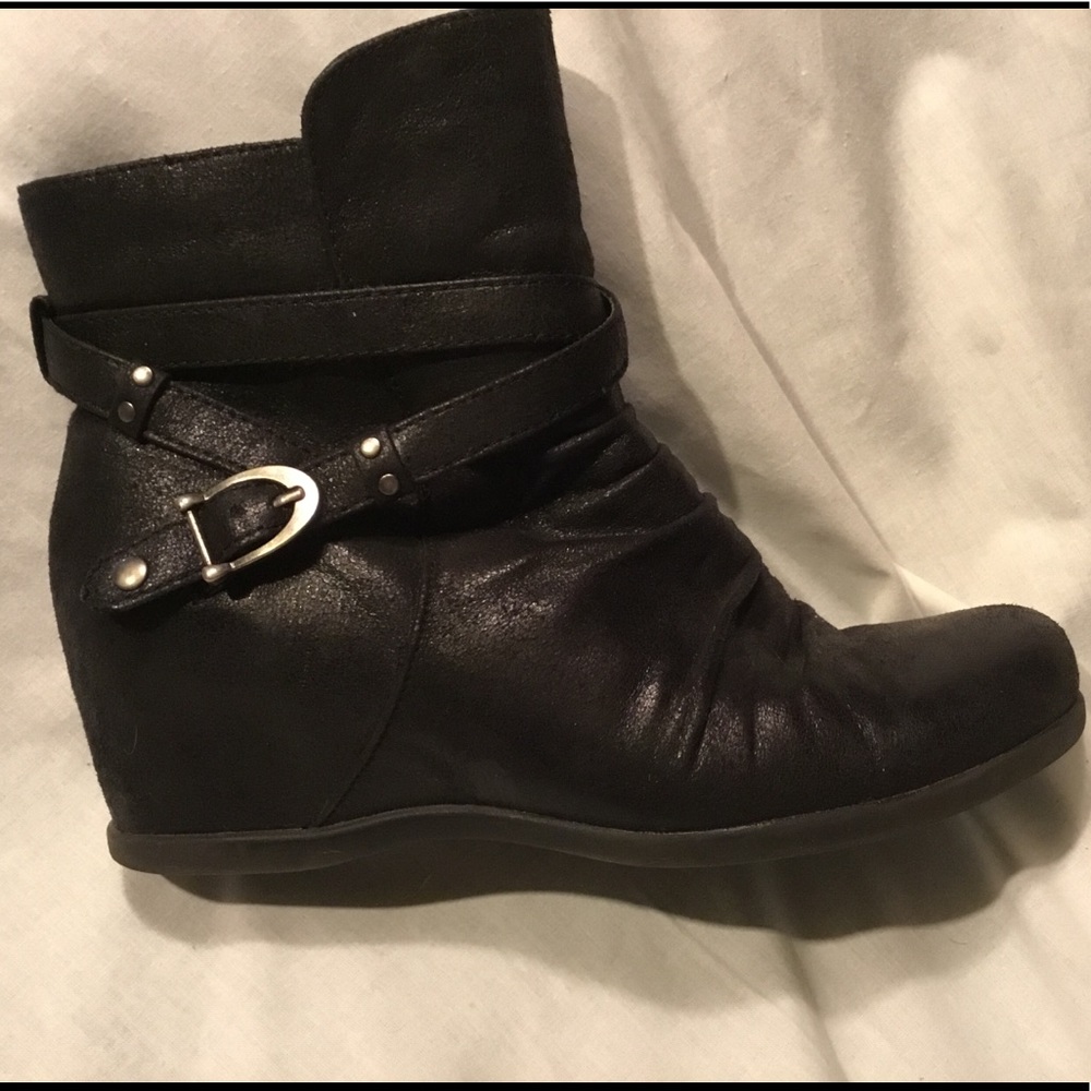 Comfy Black BareTraps Boots - Size 8